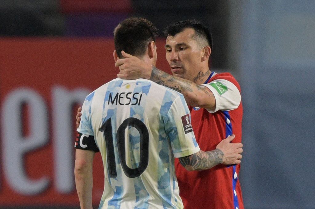 Gary Medel y Messi, clasificatorias 2020 Argentina vs Chile(Getty Images)