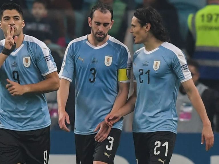 Uruguay&#039;s Luis Suarez(L) celebrates with teammates Uruguay&#039;s Edinson Cavani(R) and Uruguay&#039;s Diego Godin after scoring   during the Copa America football tournament Group C match between Uruguay and Japan at the Gremio Arena Stadium in Porto Alegre, Brazil, on June 20, 2019. (Photo by Carl DE SOUZA / AFP)        (Photo credit should read CARL DE SOUZA/AFP via Getty Images)