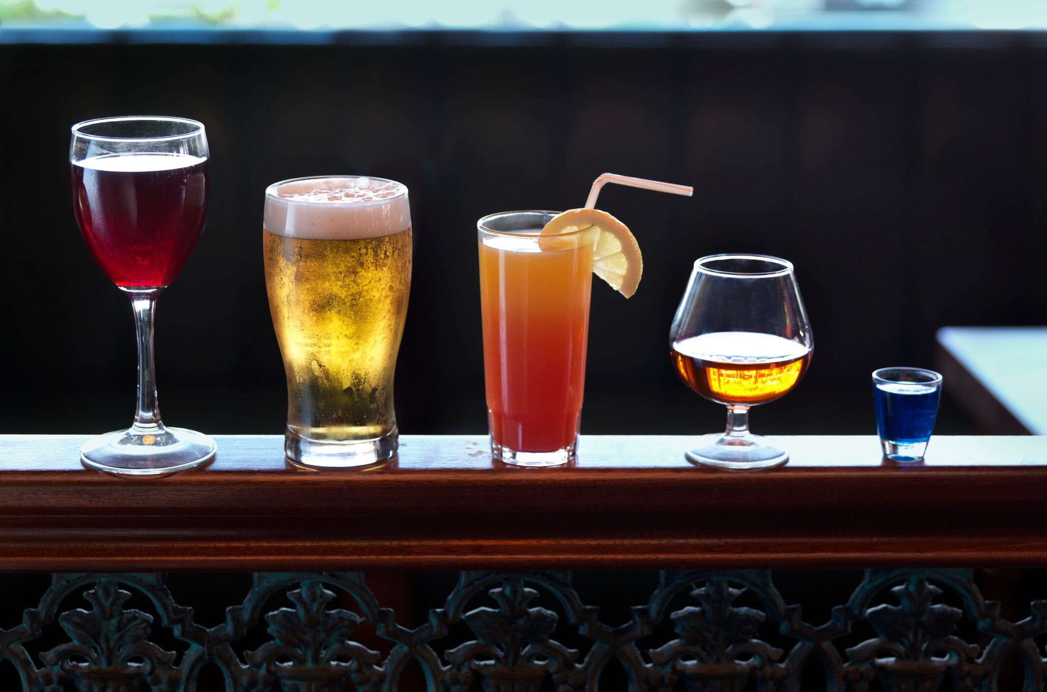 ¿Es mejor tomar vino o cerveza para tener una dieta más saludable? Esto dice la ciencia