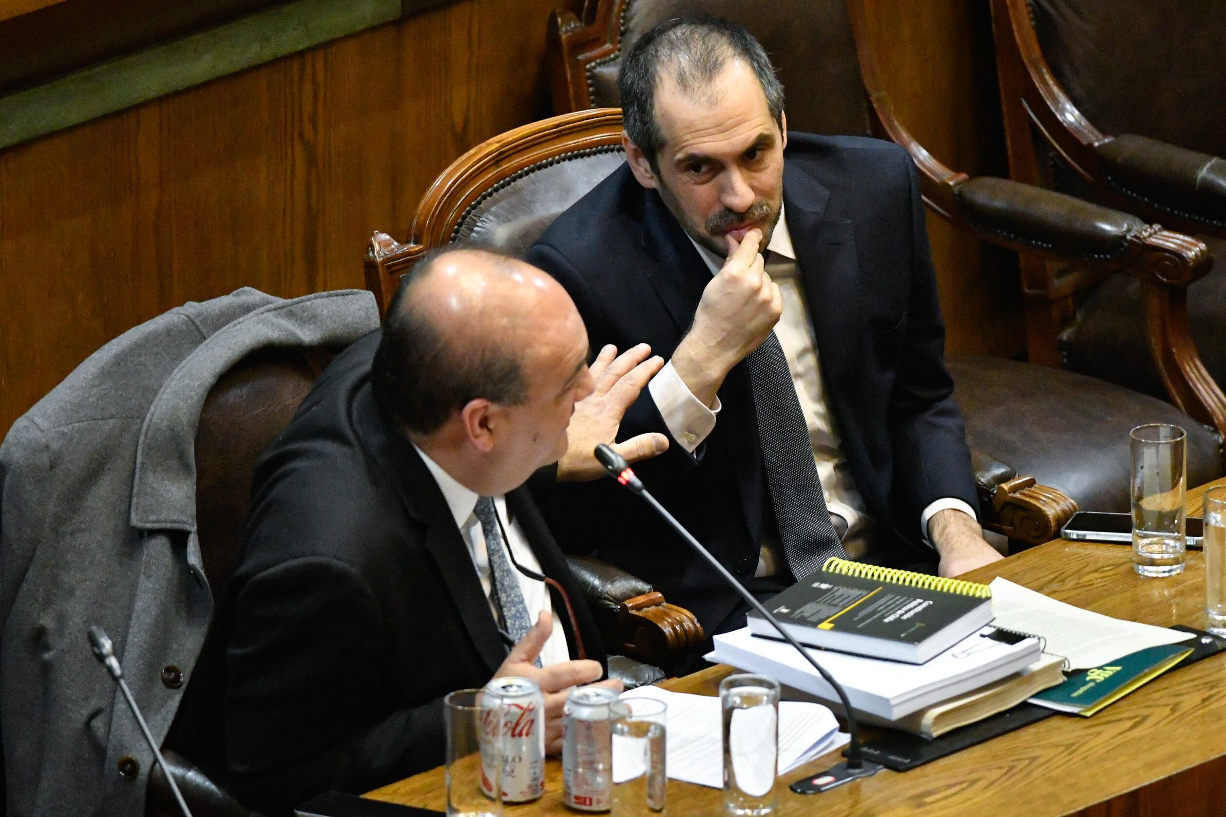 23 DE JUNIO DE 2026/VALPARAISO
El ex ministro Nicolas Grau junto a su abogado defensor Patricio Zapata en el hemiciclo de la camara de diputados durante la acusacion constitucional en su contra.
FOTO: OSCAR GUERRA/UNO NOTICIAS