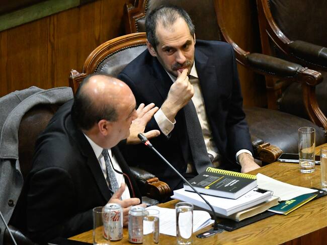 23 DE JUNIO DE 2026/VALPARAISO
El ex ministro Nicolas Grau junto a su abogado defensor Patricio Zapata en el hemiciclo de la camara de diputados durante la acusacion constitucional en su contra.
FOTO: OSCAR GUERRA/UNO NOTICIAS