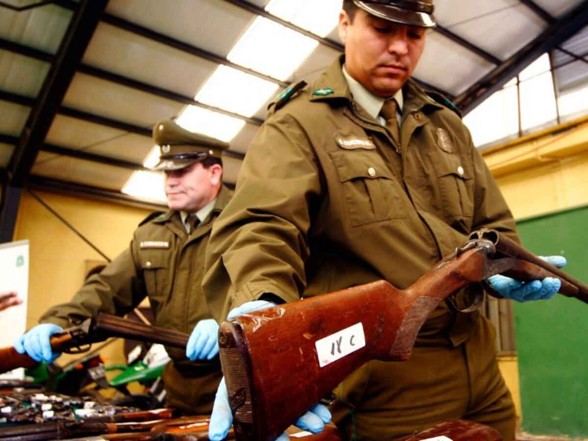 Carabineros decomisan armas y drogas en una casa abandonada de Pedro Aguirre Cerda