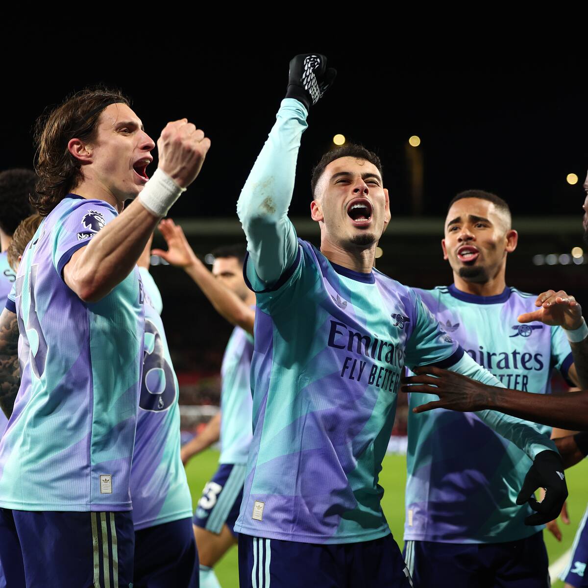 Arsenal tumbó a Brentford en tres minutos y ganó el primer partido de la Premier League del 2025