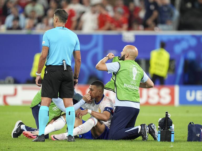 Durísimo diagnóstico: los partidos que se perderá Kylian Mbappé tras grave lesión ante Austria | Getty Images