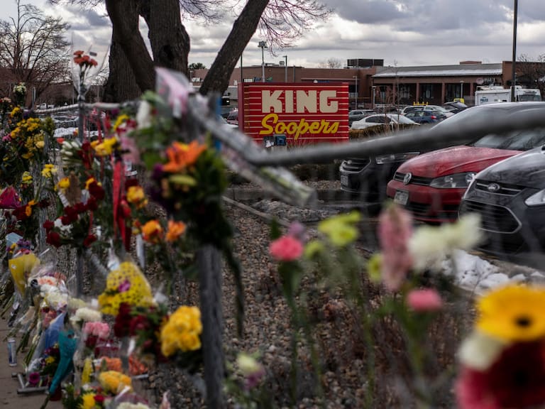 Homenaje a las víctimas del tiroteo en un supermercado de Colorado