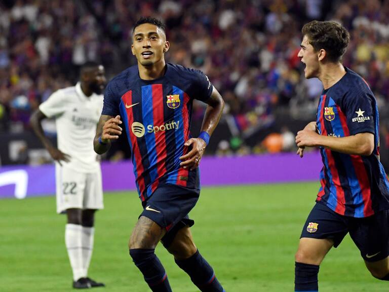 Con un golazo de Raphinha, Barcelona derrota a Real Madrid en intenso duelo amistoso