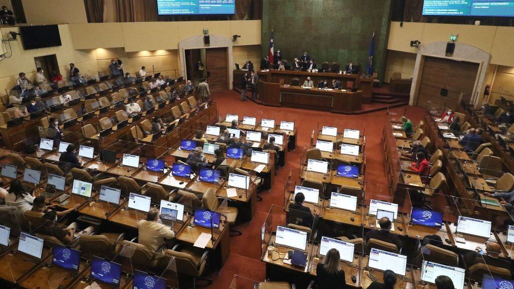 17 DE ENERO DE 2022/VALPARAISOVista general de la Sesión Especial de Sala de la Cámara de Diputadas y Diputados, que analiza una nueva solicitud del Presidente de la República, para prorrogar del Estado de Excepción Constitucional de Emergencia por la situación de inseguridad en la Macrozona Sur.
FOTO: LEONARDO RUBILAR CHANDIA/AGENCIAUNO
