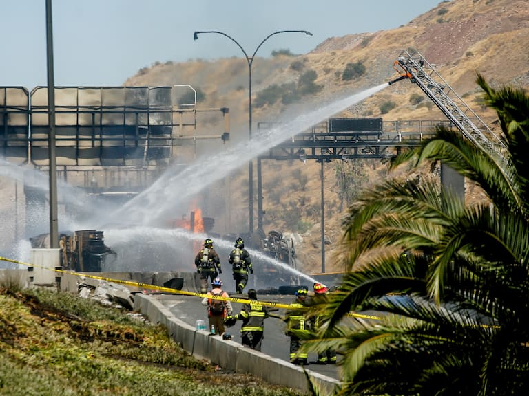 Explosión en Renca: crece la búsqueda de desaparecidos y familias recorren centros asistenciales