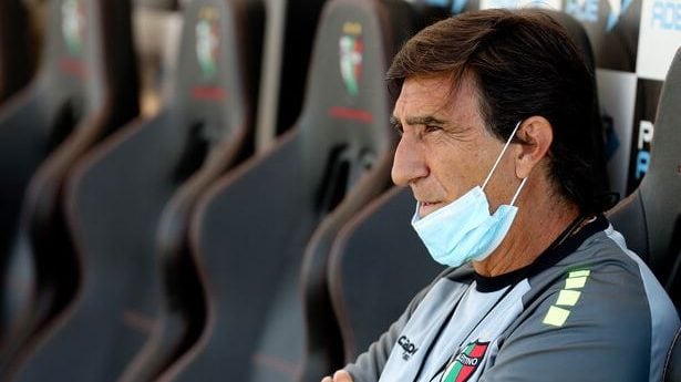 Gustavo Costas: "Tenemos las armas para pelearle el partido a Colo Colo"