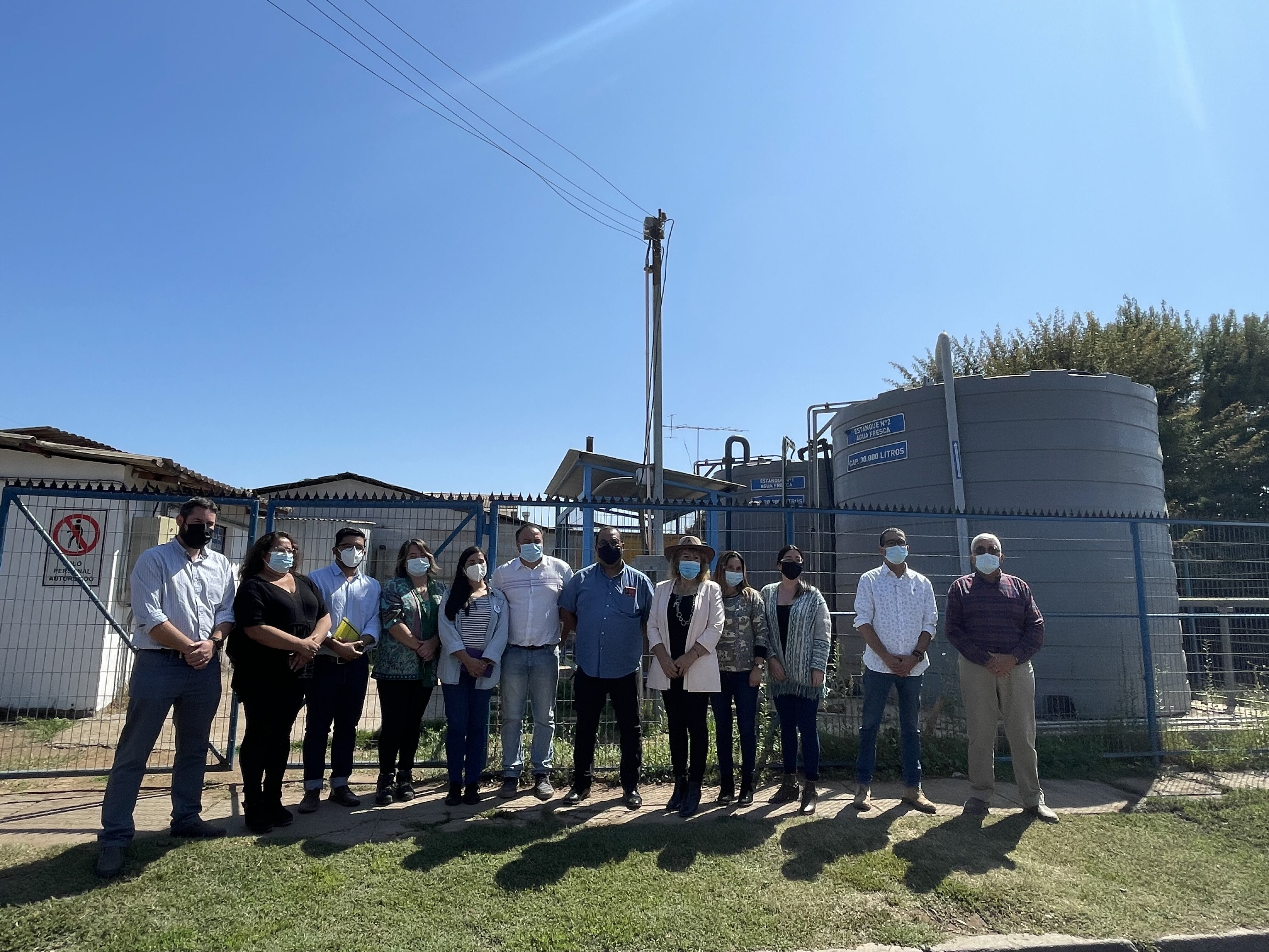 Alcaldesa (Margarita Osorio), concejales, dirigentes vecinales, fundación La Semilla, representantes de Anglo American y de su Programa Agua Rural fueron parte del anuncio.