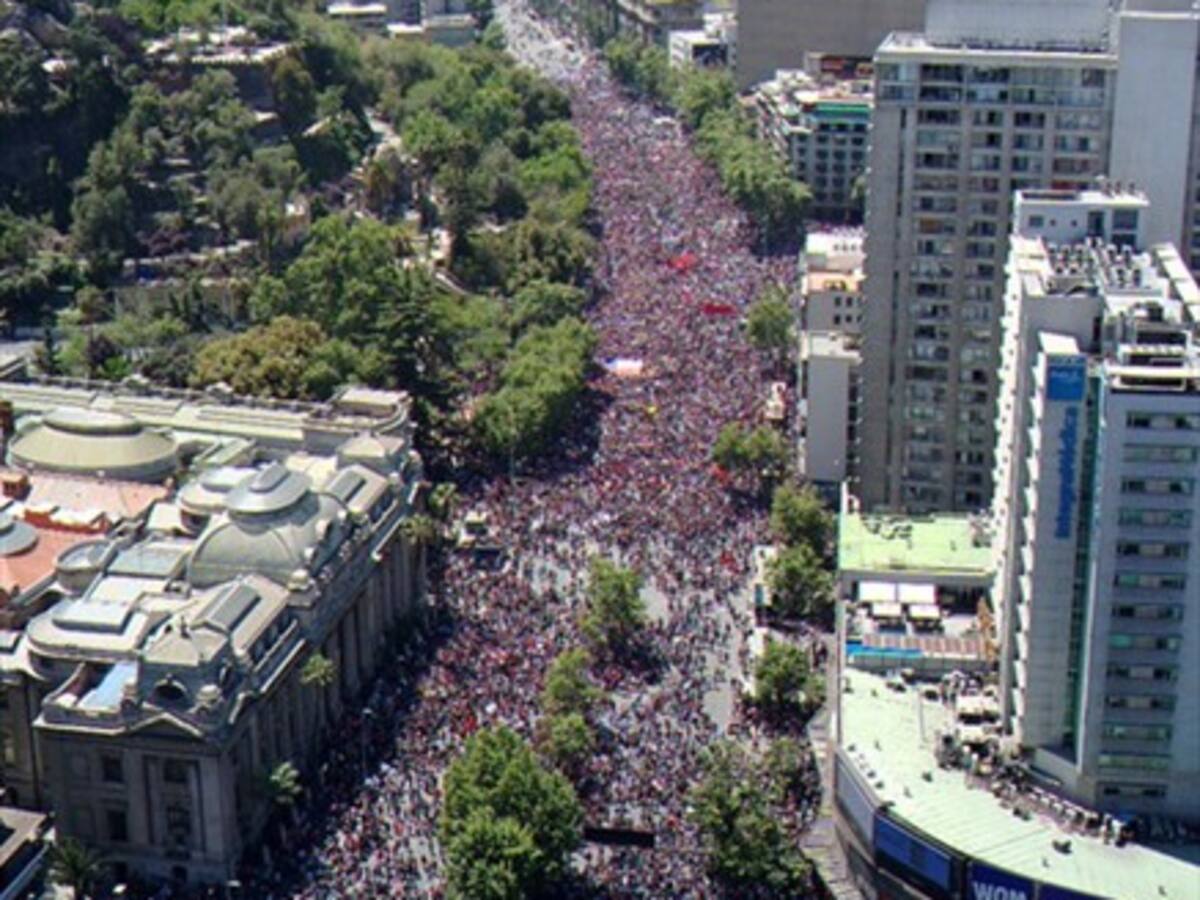 La empresa JP Morgan recomendó retirarse de acciones en Chile ante las protestas ciudadanas