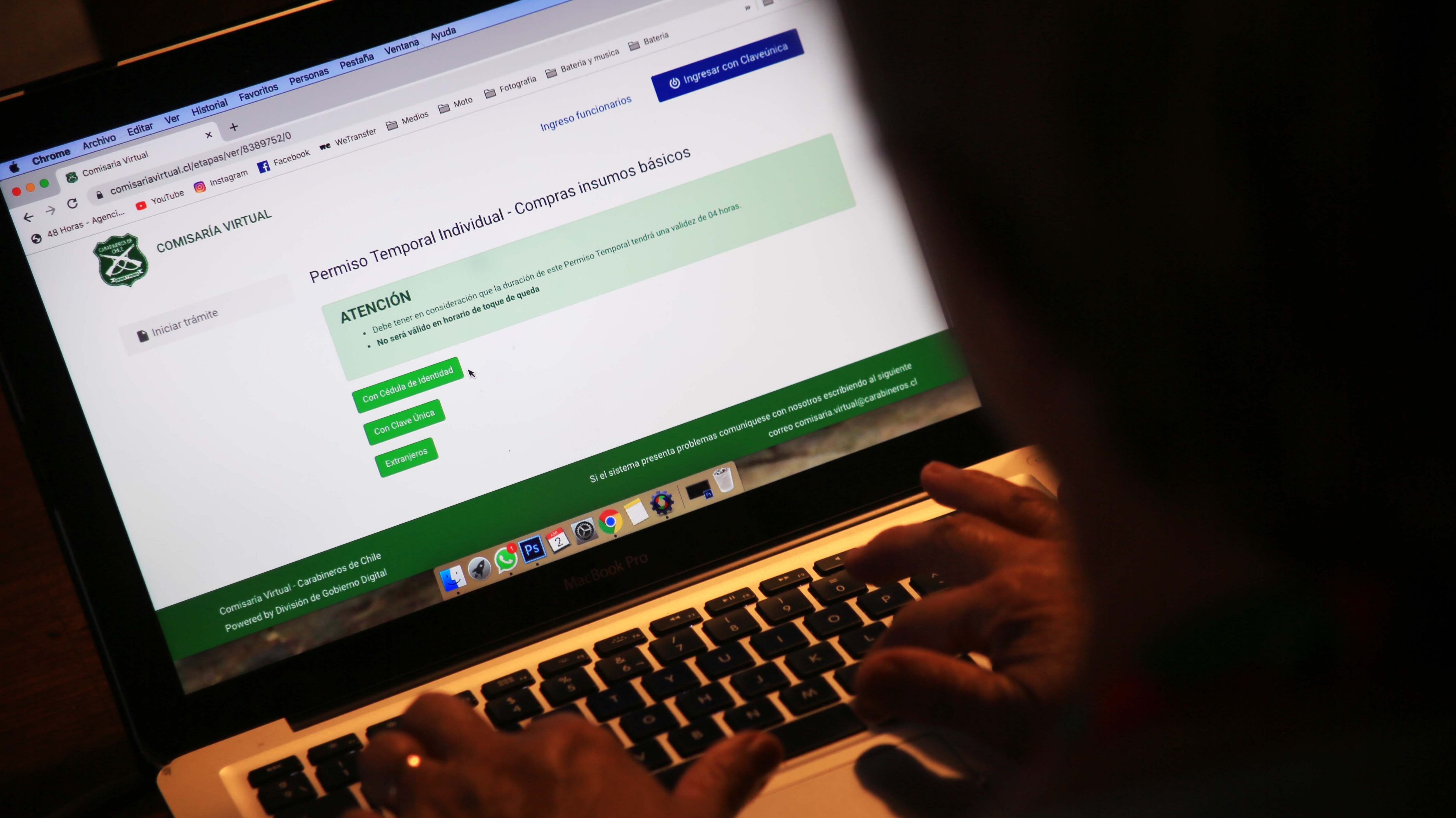 Carabineros explicó la entrega de permisos a personas con Covid-19 tras informe de Contraloría