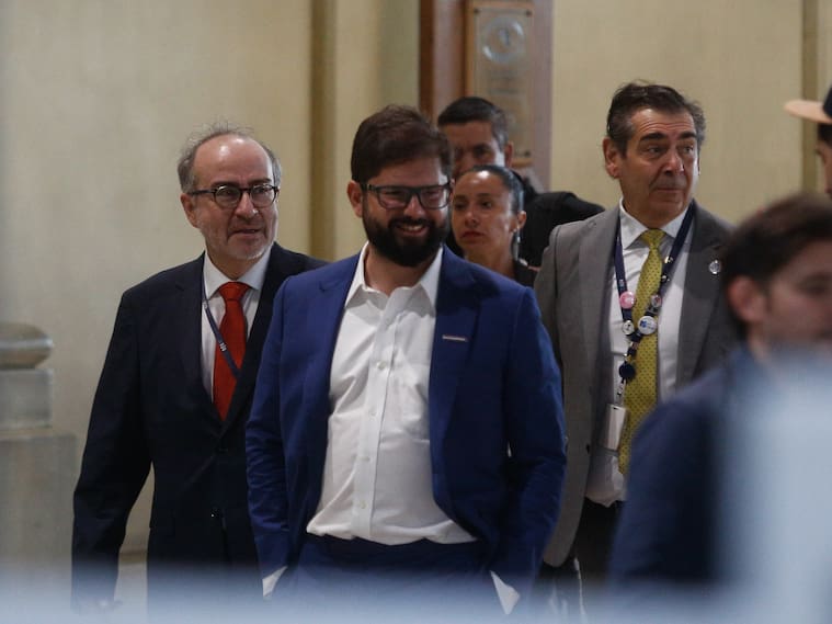 Agencia Uno | Presidente Gabriel Boric llega hasta la Estación Central para iniciar su gira en tren hacia la región del Maule