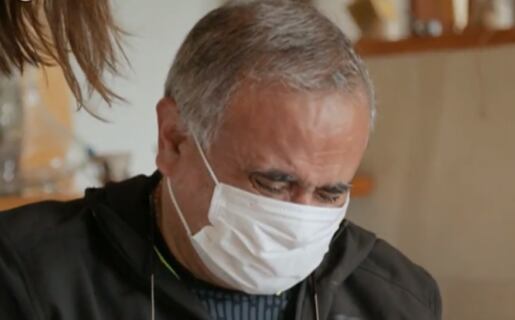 Doctor Ugarte se emocionó tras revelar difícil momento de su juventud.