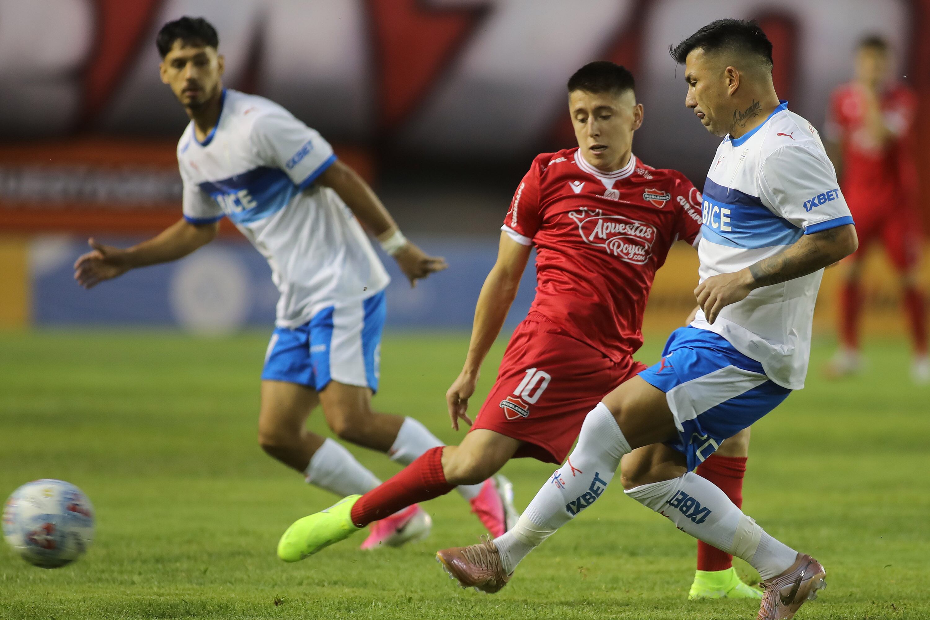 Ñublense recibe en Chillán a la Universidad Católica por la Liga de Primera