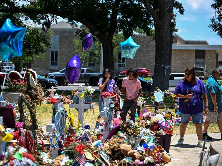 Homenaje en recuerdo de víctimas de la matanza en la Escuela Robb de Uvalde