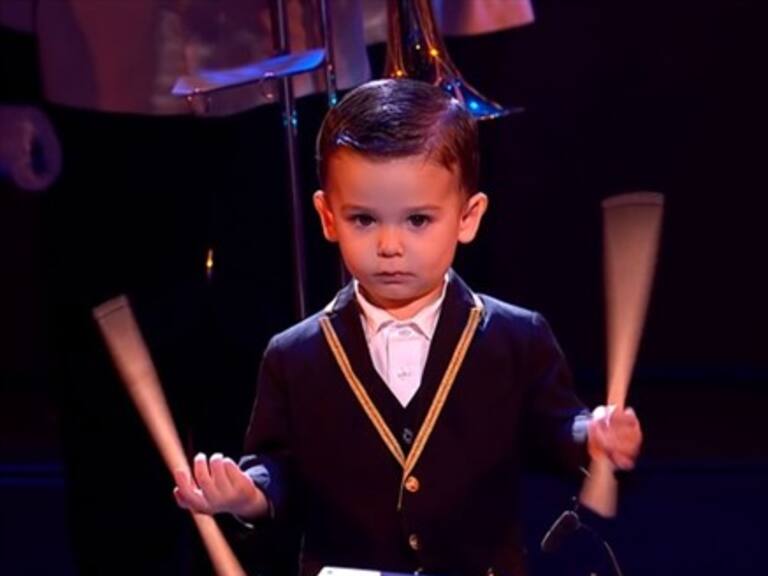 Niño de tres años causó furor en programa de talentos por su habilidad para tocar el tambor