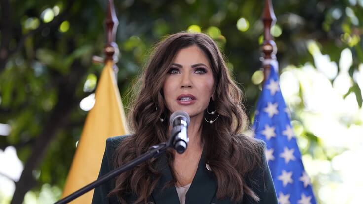 Quién Kristi Noem, la polémica secretaria de Seguridad Nacional destituida por Donald Trump