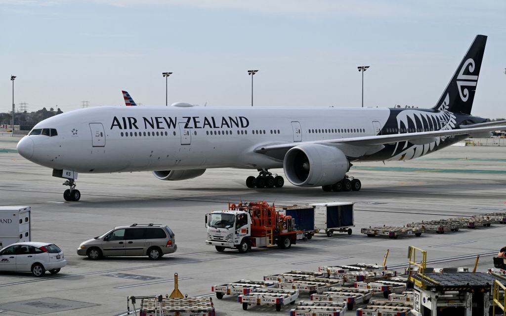 Un avión de Air New Zealand visto en el aeropuerto internacional de Los Angeles LAX, en Estados Unidos