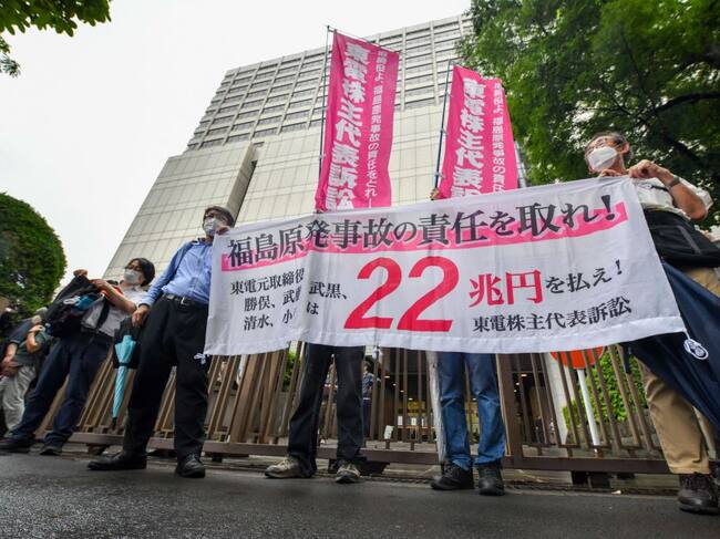 Protesta ante Tokyo Electric Power Company (TEPCO) por riesgo nuclear