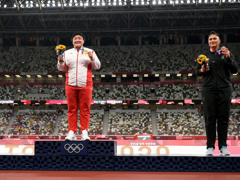 Raven Saunders, la medallista en Tokio que podría ser sancionada por su gesto en el podio
