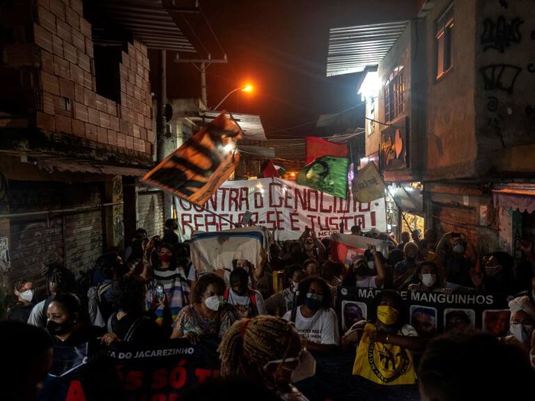 Protestas en Jacarezinho en contra de la matanza a manos de policías