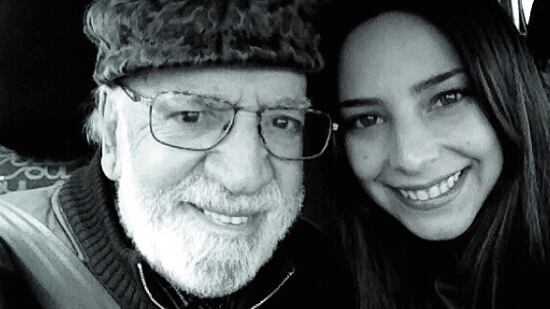 Daniela Castillo dedicó sentidas palabras tras un mes de la muerte de su padre.