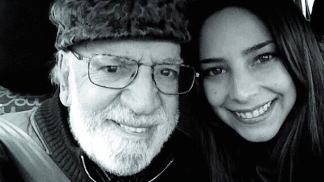 Daniela Castillo dedicó sentidas palabras tras un mes de la muerte de su padre.