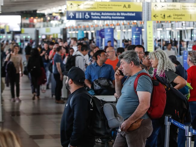 Asociación de Líneas Aéreas denuncia que “la crisis en el aeropuerto de Santiago sigue agravándose”