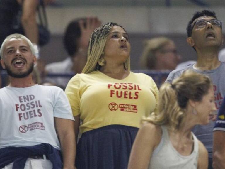 Partido entre Gauff y Muchova por las semis del US Open fue interrumpido por activistas: uno se pegó los pies al suelo
