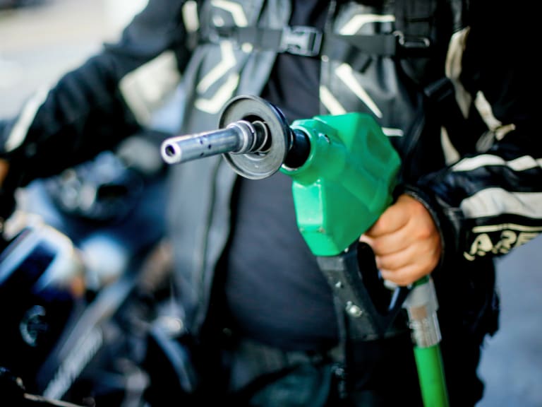 Ante el alza de las bencinas en Chile: estos son los principales descuentos en combustibles para esta semana