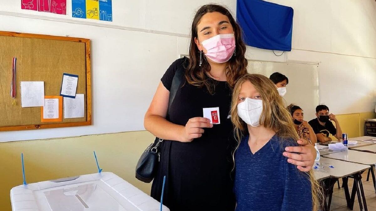 Emilia Schneider y su hermano