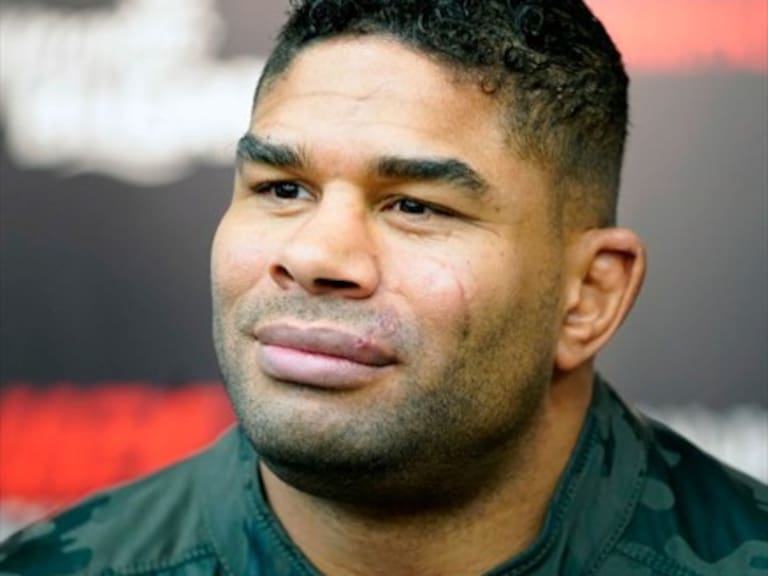 Luego de golpe que le partió el labio, peleador de la UFC luce su boca milagrosamente recuperada