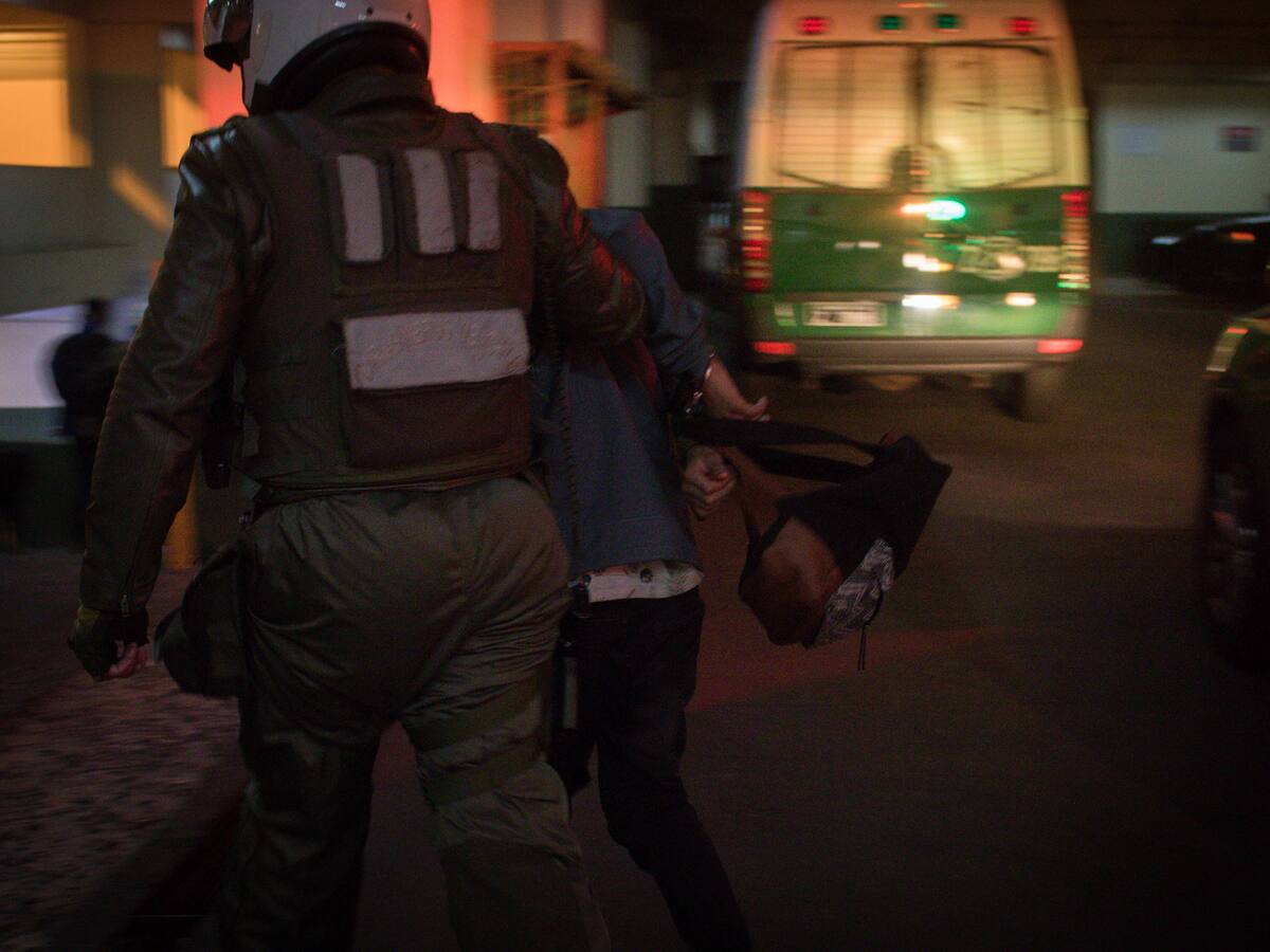 Carabineros reportó alza en detenciones por no respetar el toque de queda