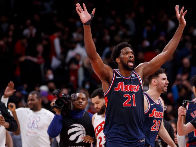 Playoffs NBA: el espectacular triple de Joel Embiid que le dio la victoria a los 76ers