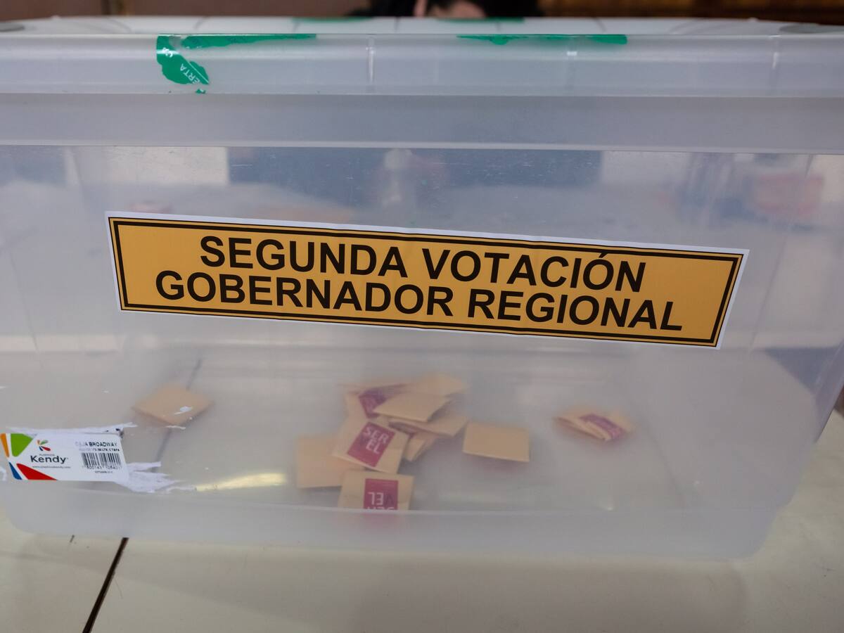 Detuvieron a vocal de mesa tras reconocer consumo de marihuana al interior de local de votación