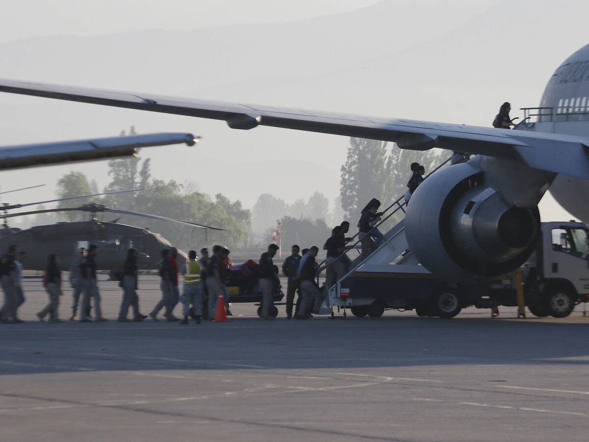 Con destino a Bolivia y Colombia: 83 personas son expulsadas de Chile en el primer vuelo chárter de 2026