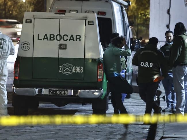 Persecución policial en Santiago centro termina con un sujeto baleado y abandonado en la vía pública