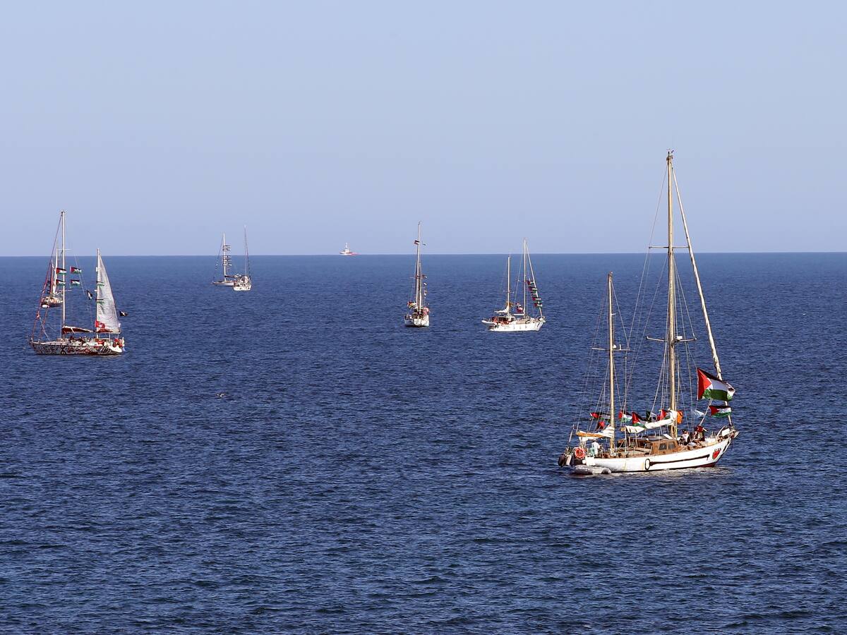 Flotilla con siete chilenos denuncia hostigamiento con drones en ruta a Gaza y activa protocolos de seguridad
