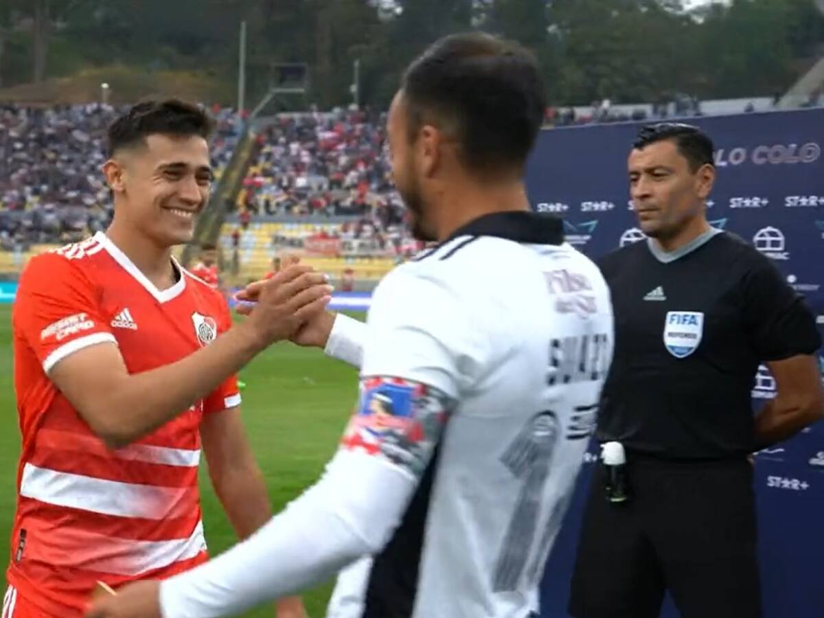 Un monarca más: Gabriel Suazo le entregó la medalla de campeón a Pablo Solari