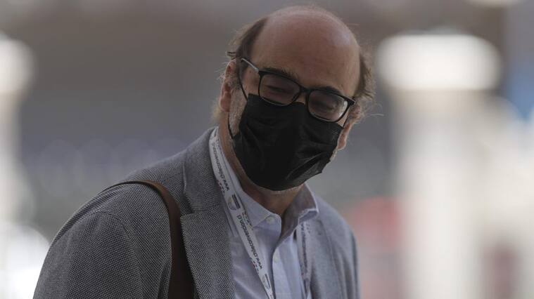 03 de Enero de 2022/SANTIAGOEl constituyente,Fernando Atria, camina por el Ex Congreso de Santiago, durante una nueva jornada de trabajo.
FOTO :CRISTOBAL ESCOBAR /AGENCIAUNO