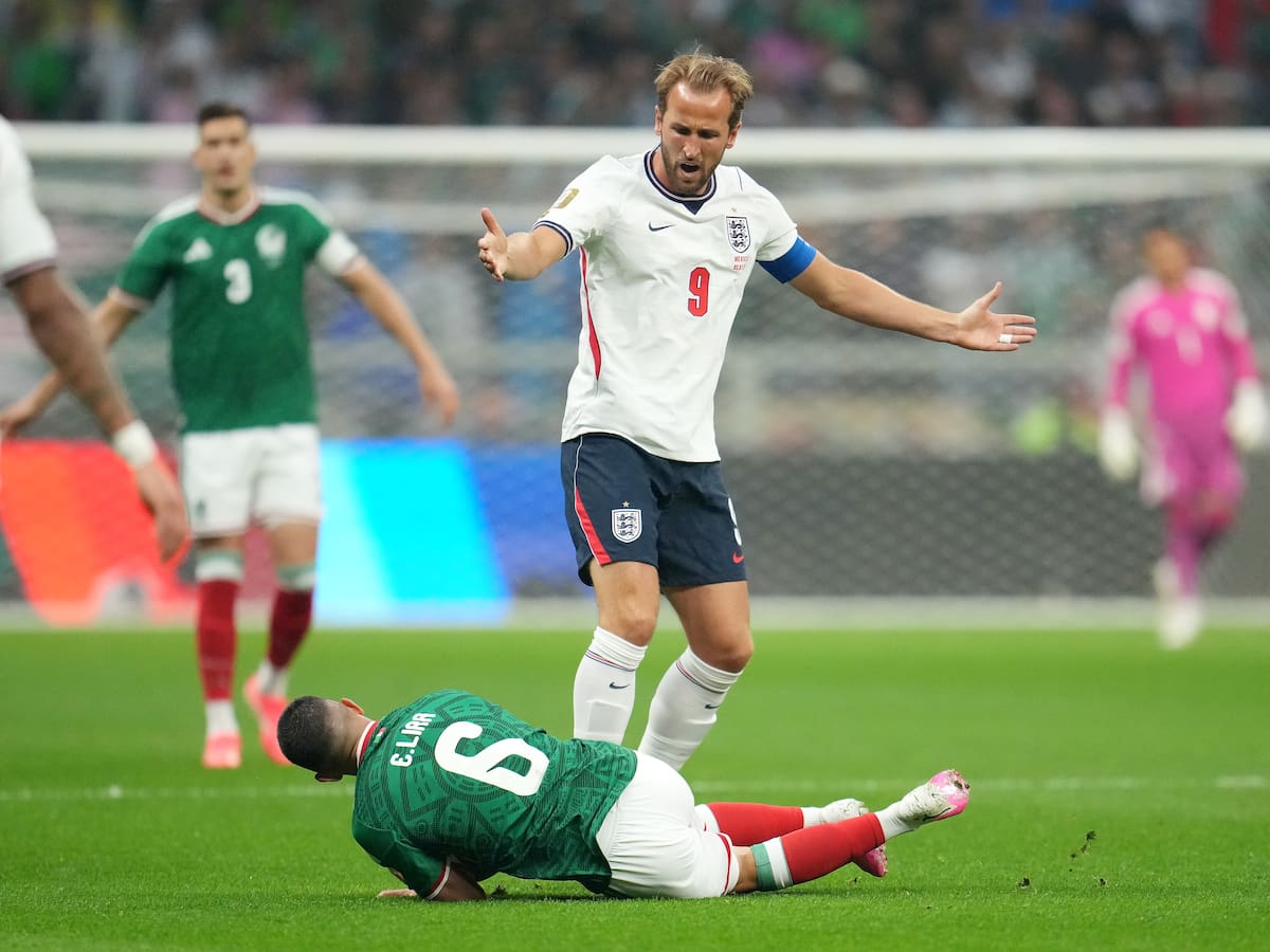 Inglaterra se queda con 10 jugadores, pero está derrotando a México por los octavos de final del Mundial 2026