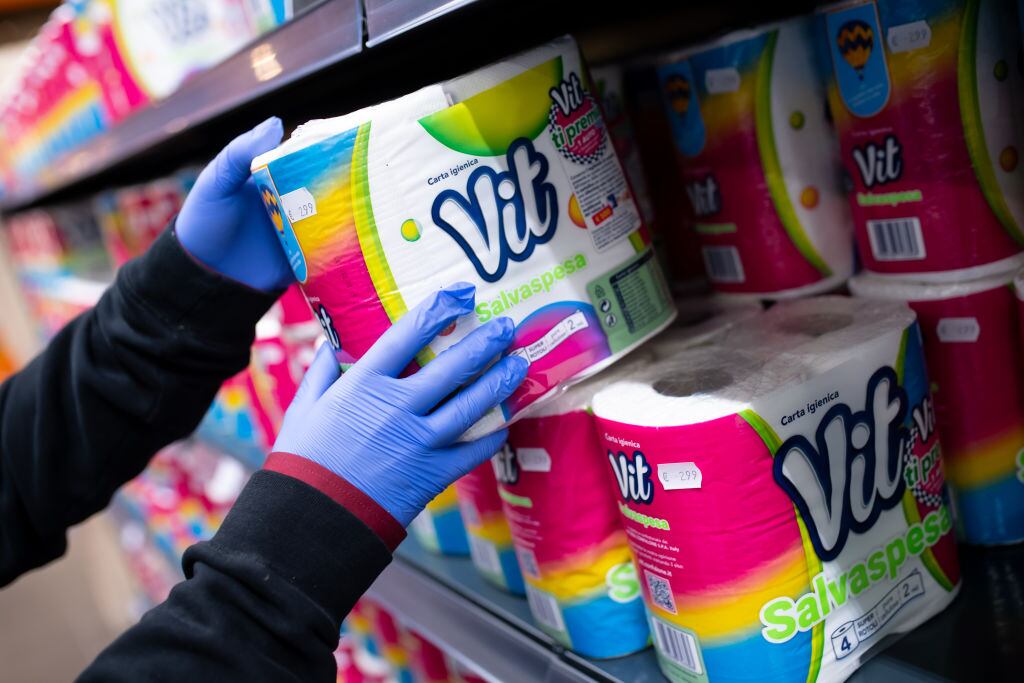 Compra de papel higiénico en un supermercado de Núremberg