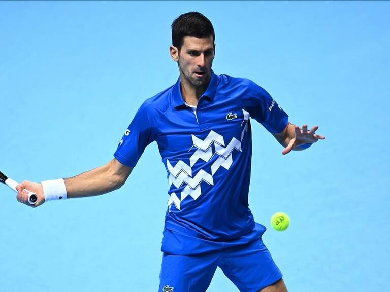 Djokovic se impuso ante Zverev y se metió en las semifinales del Torneo de Maestros en Londres