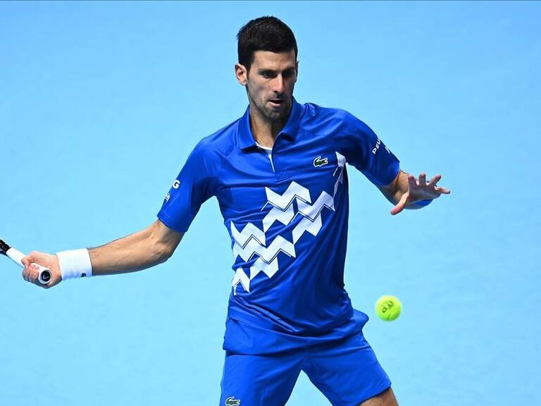 Djokovic se impuso ante Zverev y se metió en las semifinales del Torneo de Maestros en Londres
