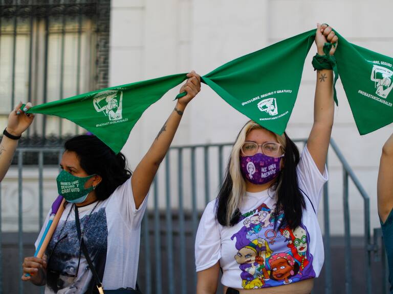 28 de Septiembre de 2021 /SANTIAGO En el Día de Acción Global por el Aborto Legal y Seguro en América Latina y el Caribe, desde Chile las organizaciones que forman parte de la Mesa de Acción por el Aborto en Chile convocaron a rodear de pañuelos verdes la Convención Constitucional en el Ex Congreso en Santiago.
FOTO CRISTOBAL ESCOBAR /AGENCIAUNO
