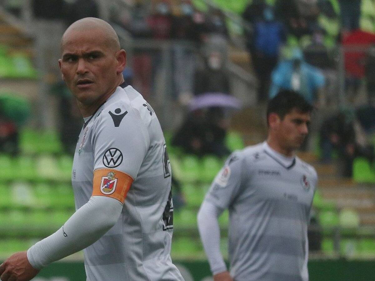Poda descomunal: Humberto Suazo y Matías Fernández comandan las masivas salidas en Deportes La Serena