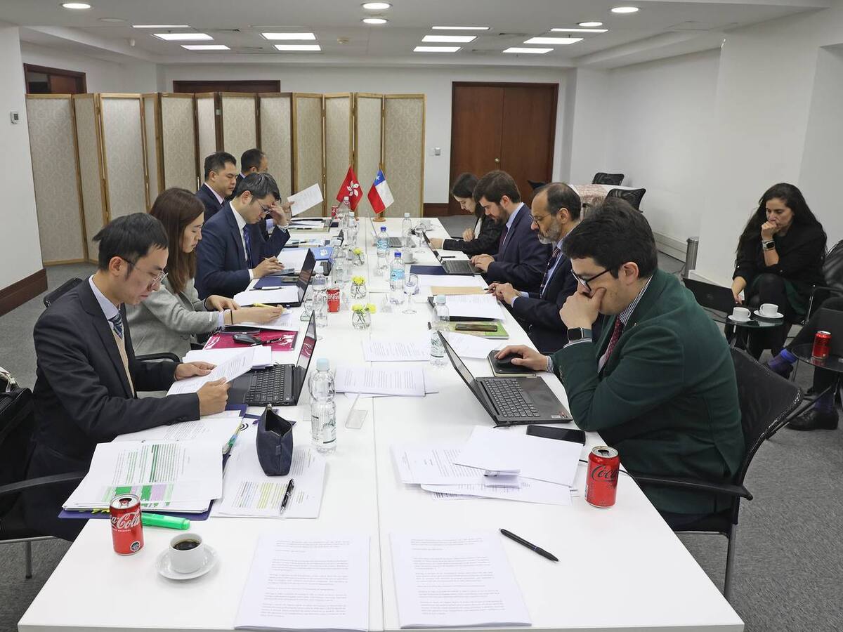 De Chile a Hong Kong: firman nuevo acuerdo de vuelos directos sin restricciones geográficas o de capacidad