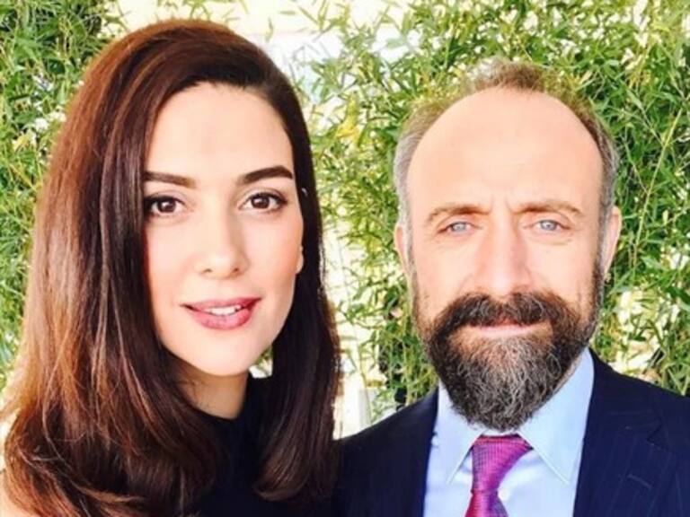 Sherezade y Onur de Las Mil y Una Noches están esperando a su segundo hijo