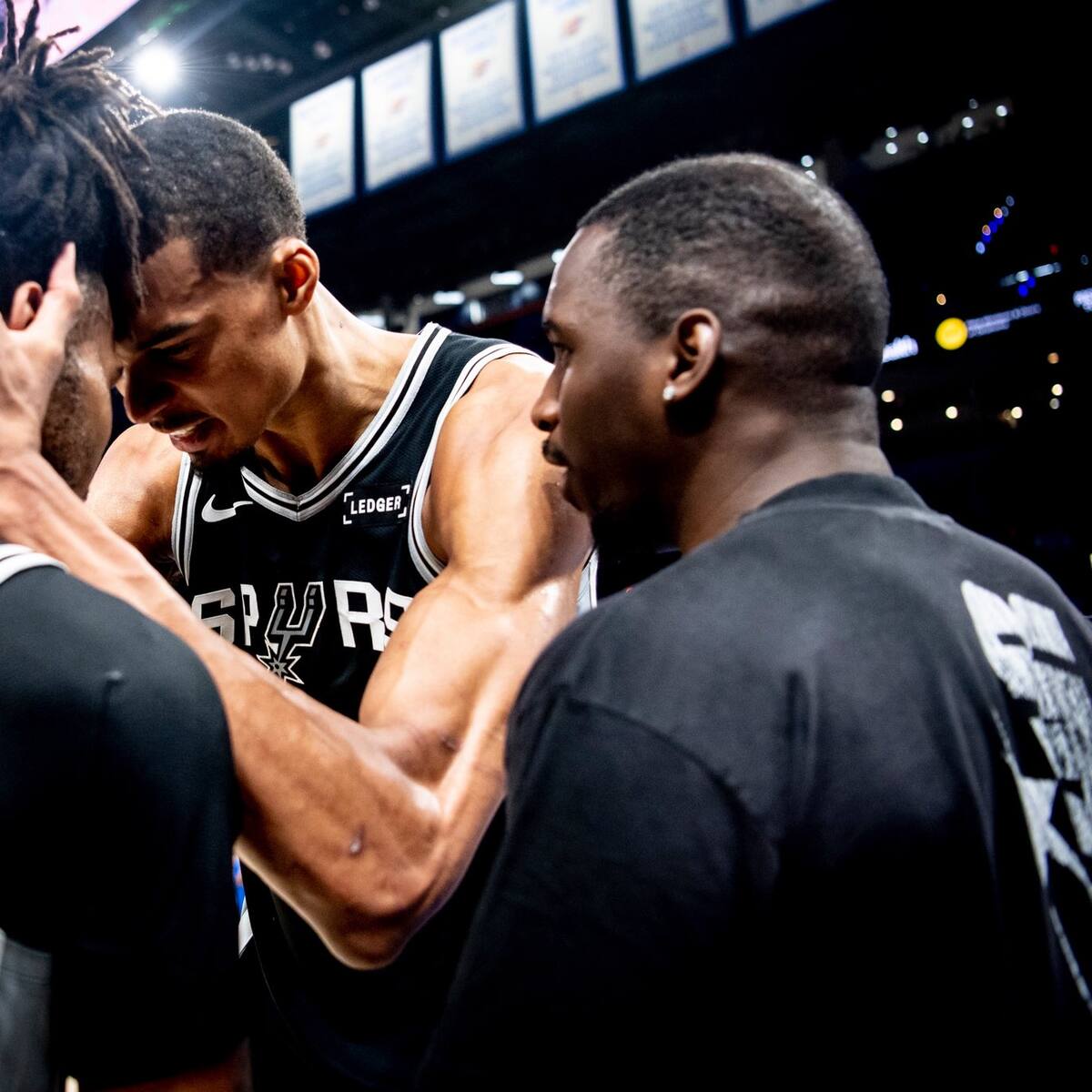 Tras una doble prórroga y con un Wembanyama encendido, San Antonio Spurs pega el primer golpe en las finales de la Conferencia Este de la NBA
